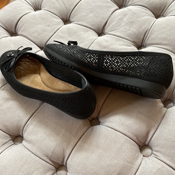 New Giani Bernini Black Flats with Flower … - Picture 4 of 8